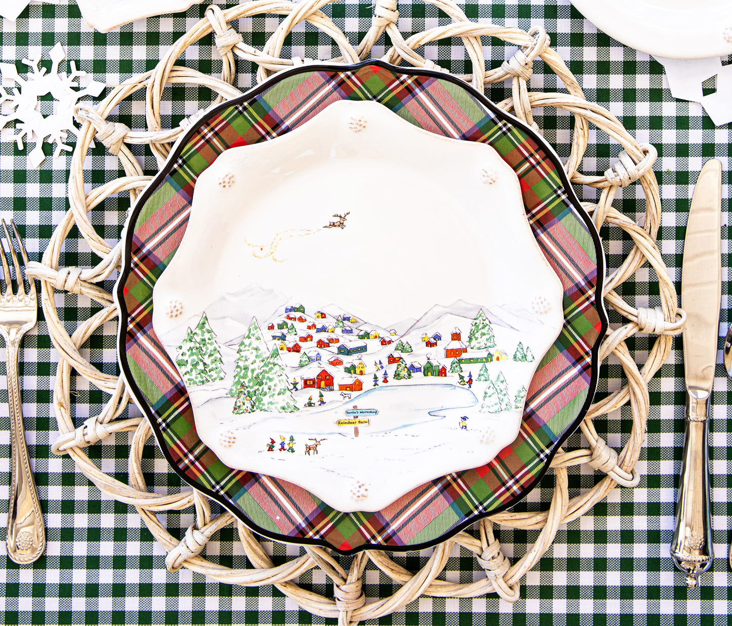 Berry & Thread Scallop Salad Plate- North Pole