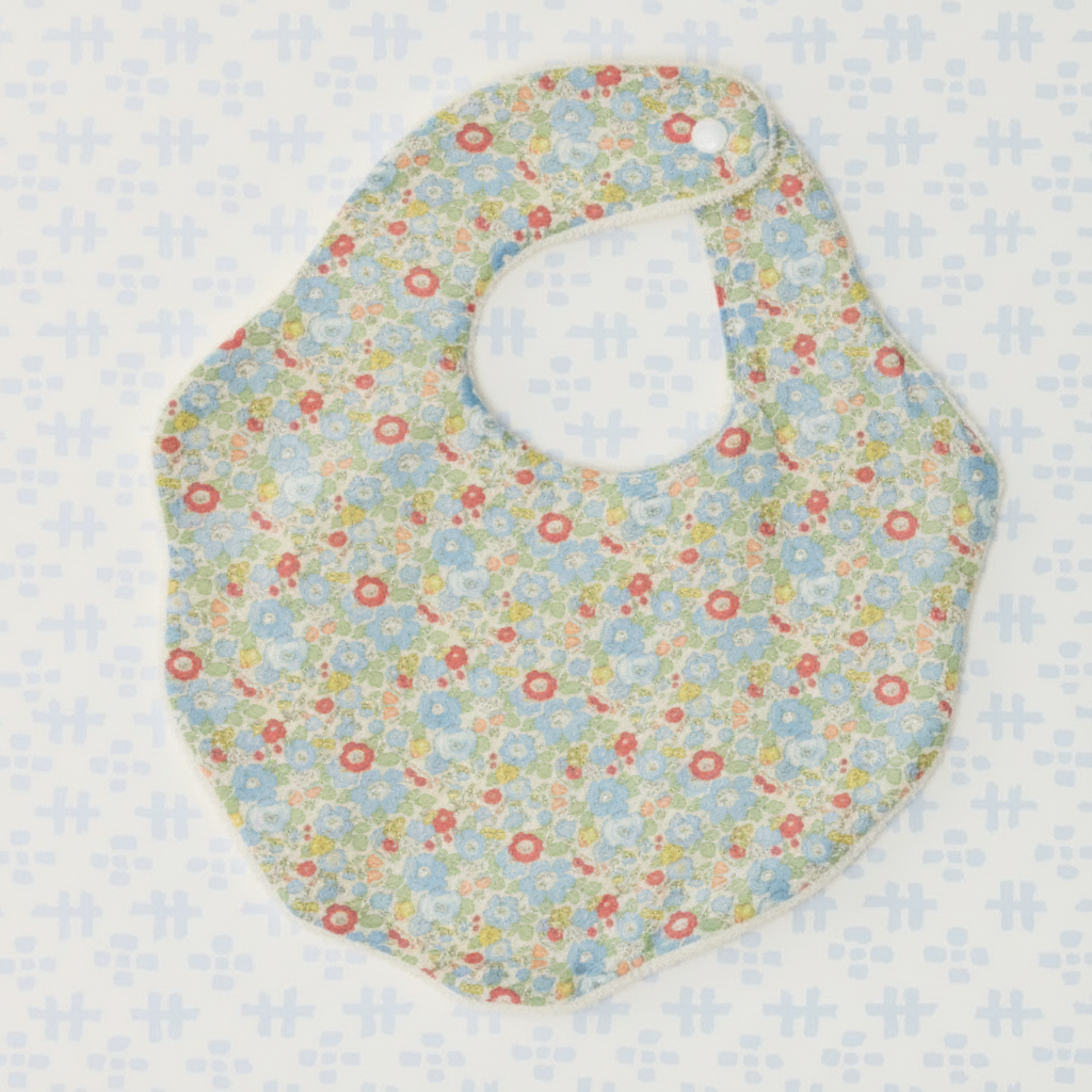 Weezie Scallop Bib