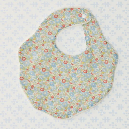 Weezie Scallop Bib