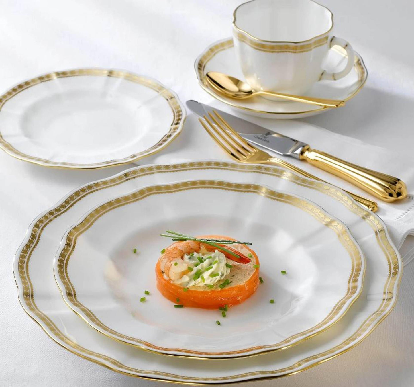 Carlton Gold Dinner Plate