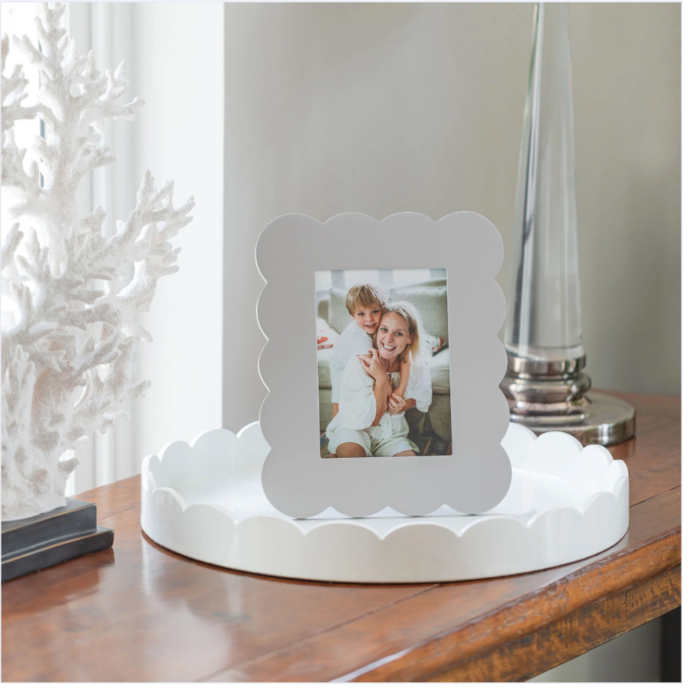 Chiffon Scalloped Lacquer Frame