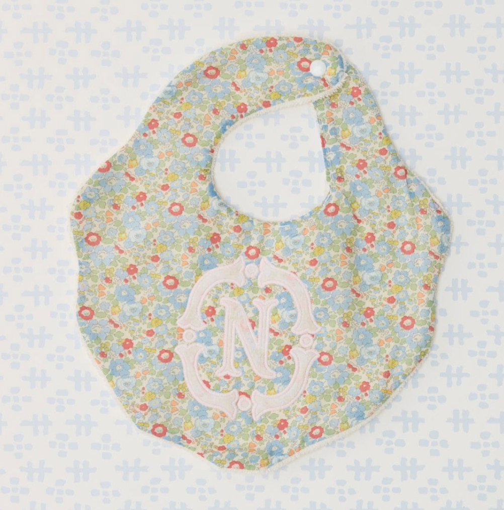 Weezie Scallop Bib