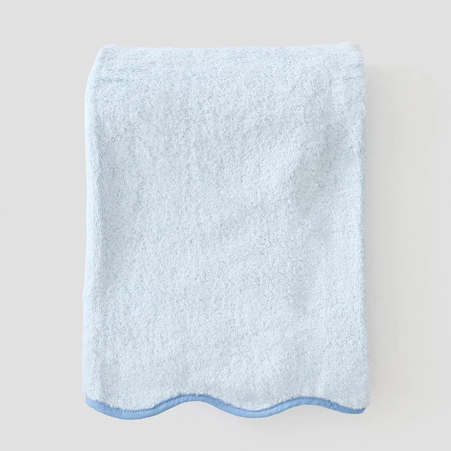 Weezie Scallop Bath Towel