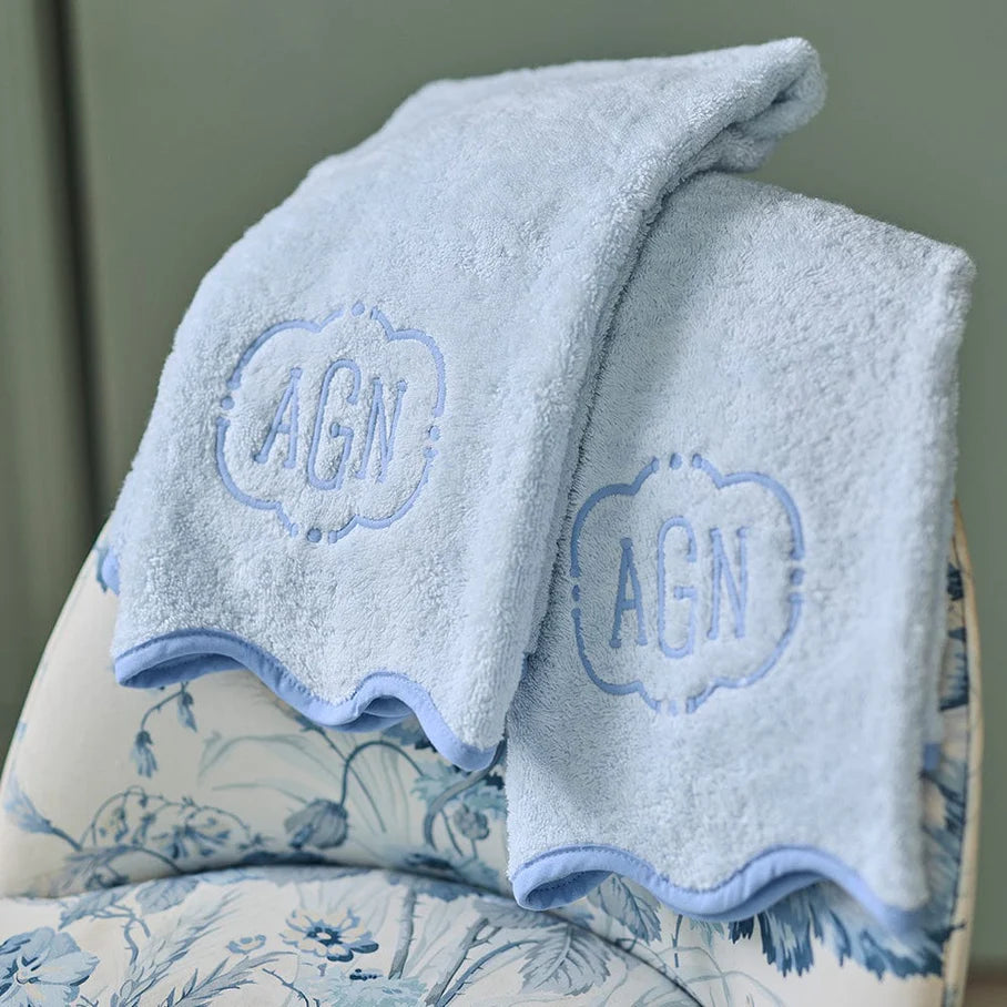 Weezie Scallop Hand Towel